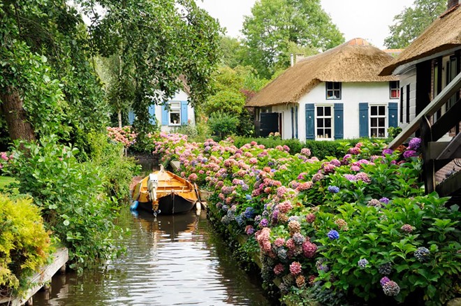 Ngôi làng Giethoorn không có bất kỳ con đường nào
